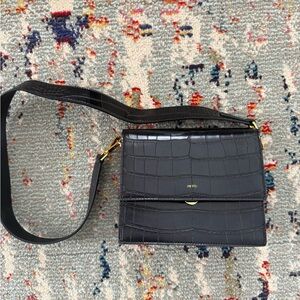 Elegant Black Croc-Embossed Women's Bag